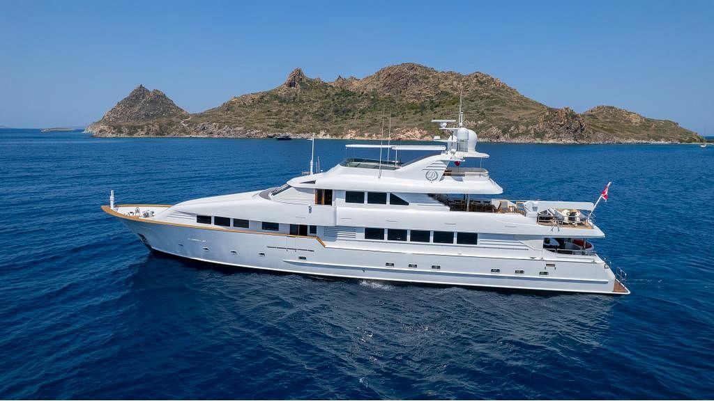 Mary Motor Yacht (02) Master