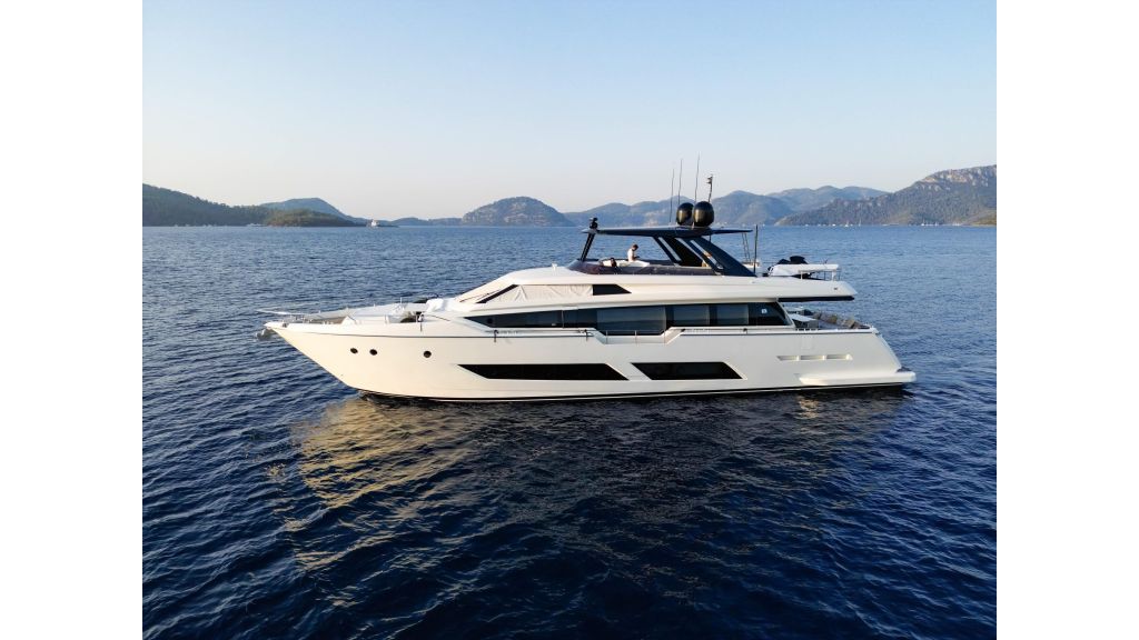 Feretti 850 Motor Yacht (01) master