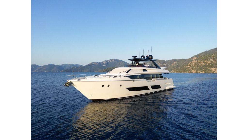 Feretti 850 Motor Yacht (06)