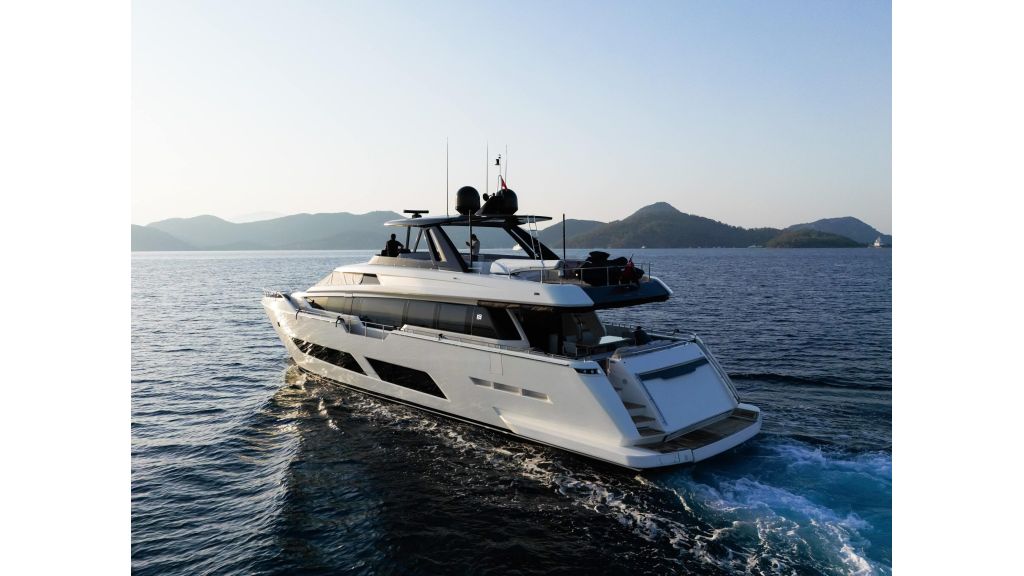 Feretti 850 Motor Yacht (10) master