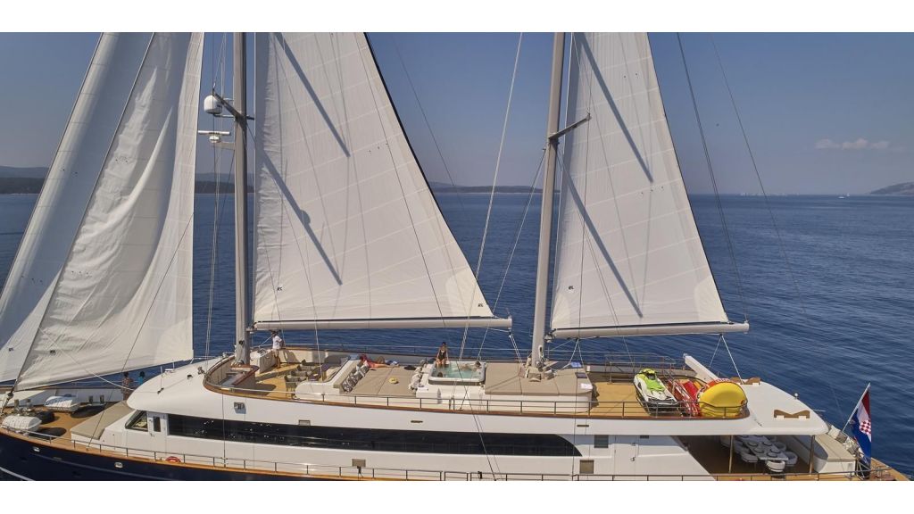 Luxury Sailing Yacht Dalmatino (04)
