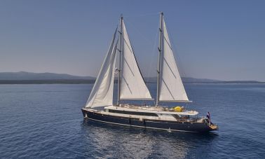 Luxury Sailing Yacht Dalmatino master (03)