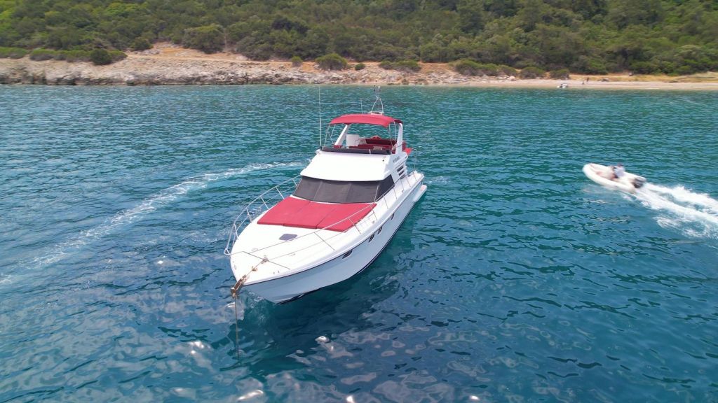 Uranos Motor Yacht (001)