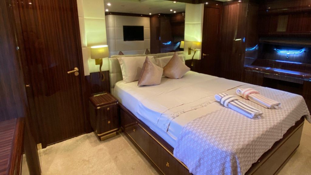 White Pearl Leopard 105 (003)