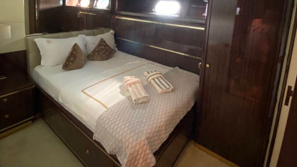 White Pearl Leopard 105 (005)