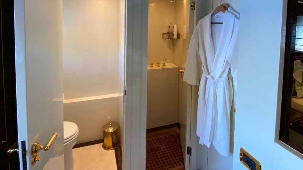 White Pearl Leopard 105 (012)