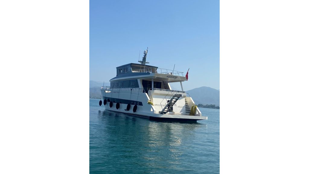 4 Cabin Custom Build Motoryacht (032)