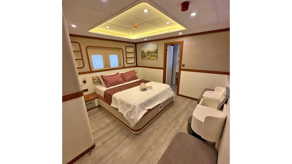 Custom Built Trawler (12)