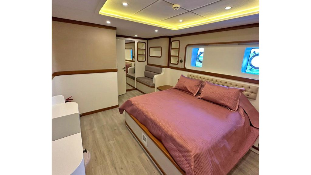 Custom Built Trawler (13)