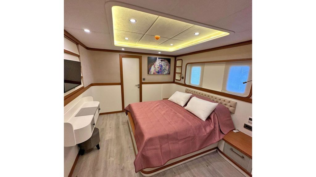 Custom Built Trawler (15)