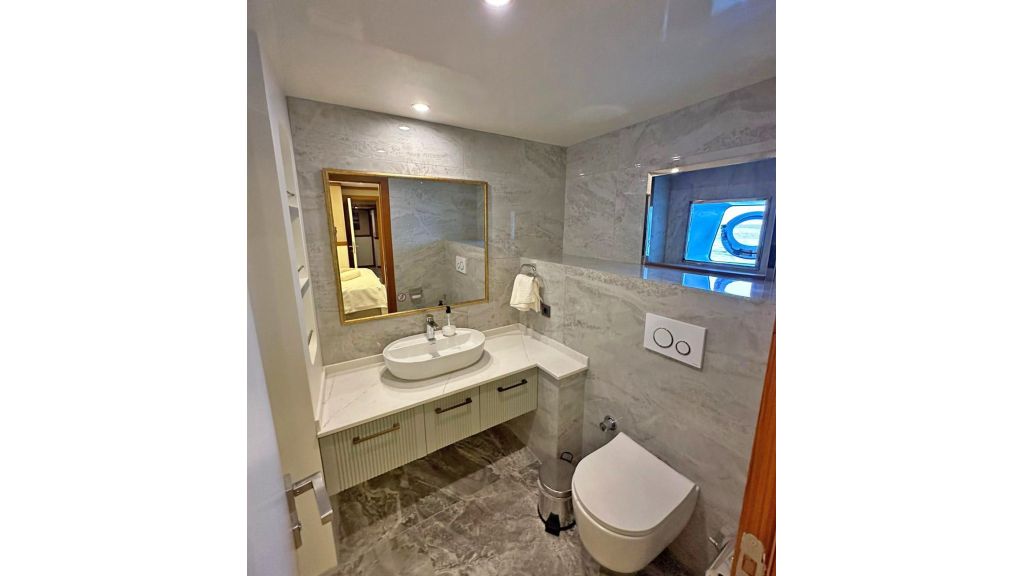 Custom Built Trawler (17)