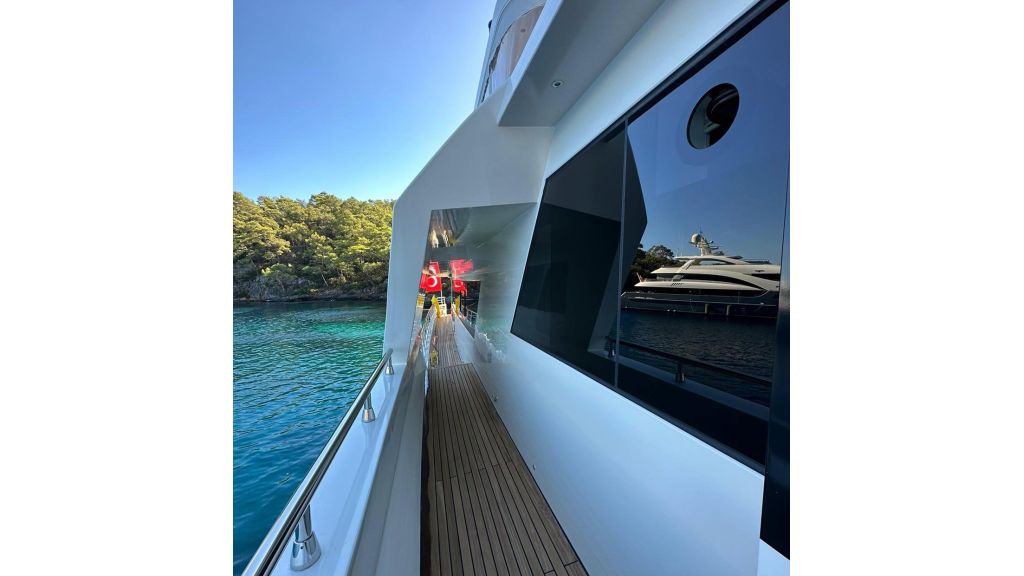 Custom Built Trawler (24)