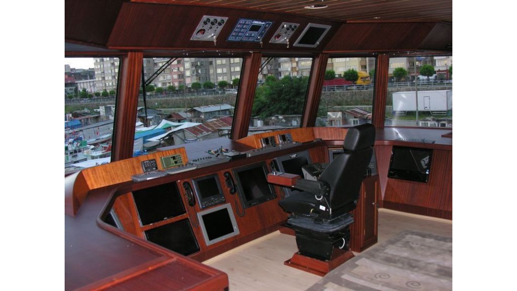 43m Fishing Trawler (015)