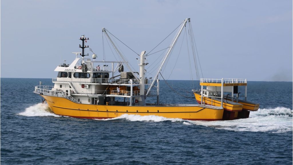 43m Fishing Trawler (037)