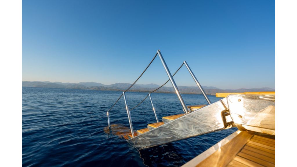 Motoryacht Alessandro, Motoryacht Alessandro, Minibar and Air Conditioning: Every cabin is equipped with a minibar stocked with your favorite drinks, as well as air conditioning for a cool, comfortable environment throughout your journey