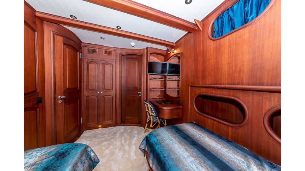 Voyage Ketch Steel Hull Sailing Yacht (26)