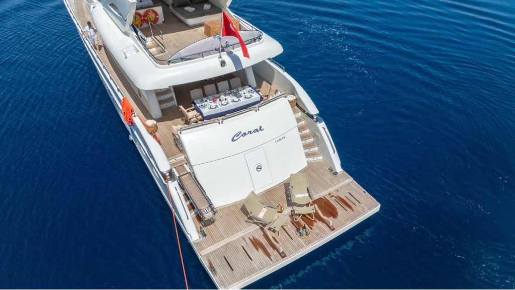 coral yacht (206)