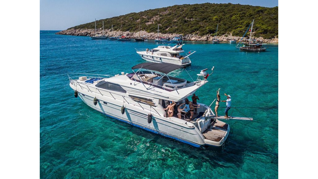 queen of angel motor yacht (501)