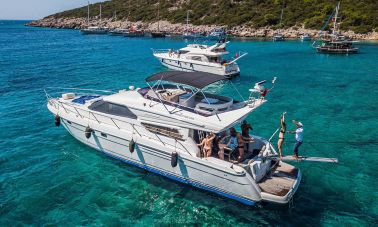 queen of angel motor yacht (501)