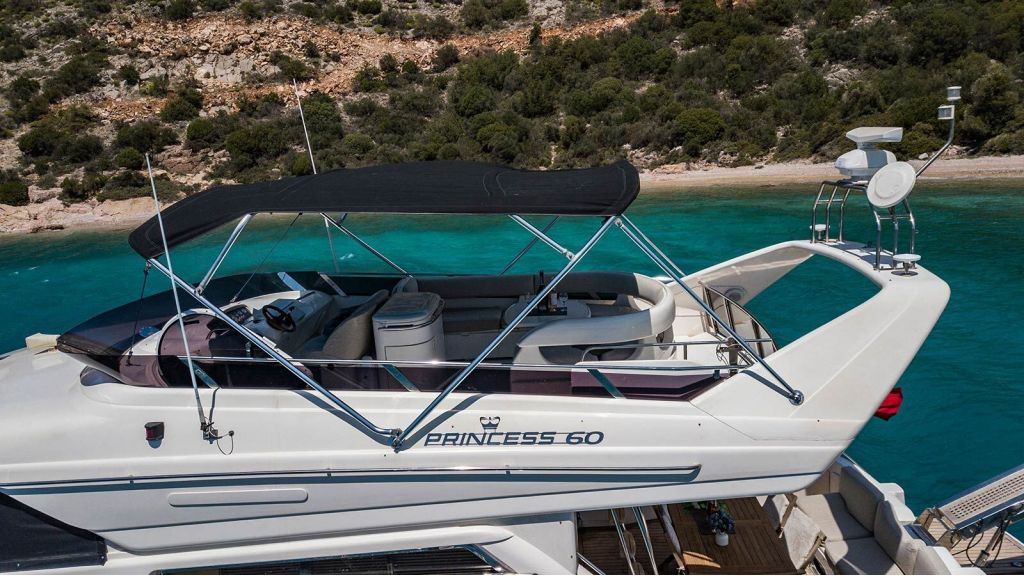 queen of angel motor yacht (509)