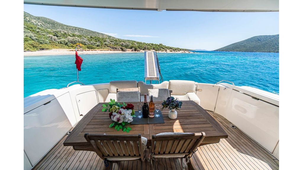 queen of angel motor yacht (513)