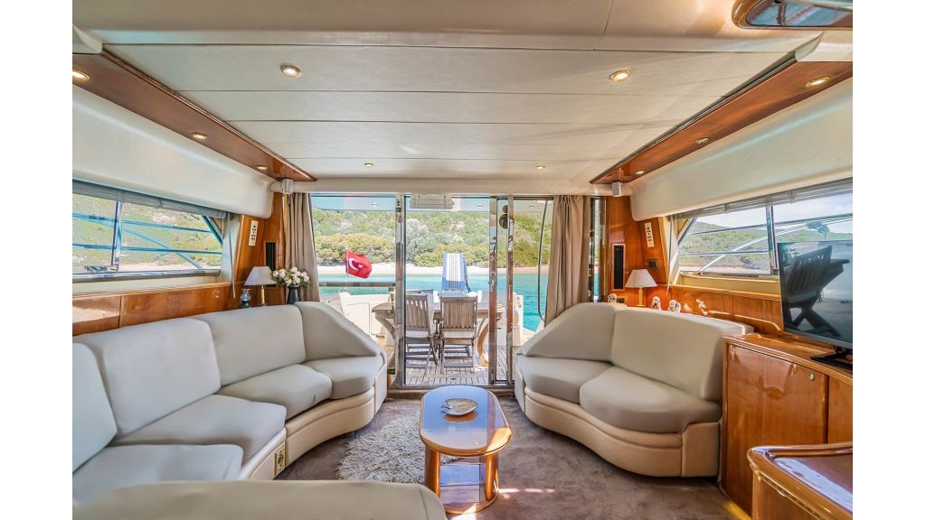 queen of angel motor yacht (515)