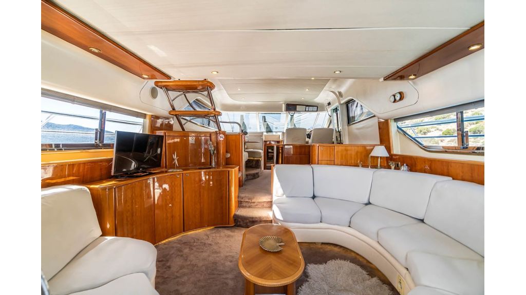 queen of angel motor yacht (516)