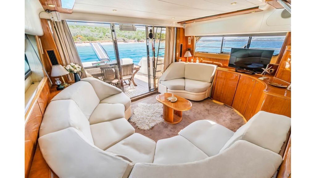 queen of angel motor yacht (517)