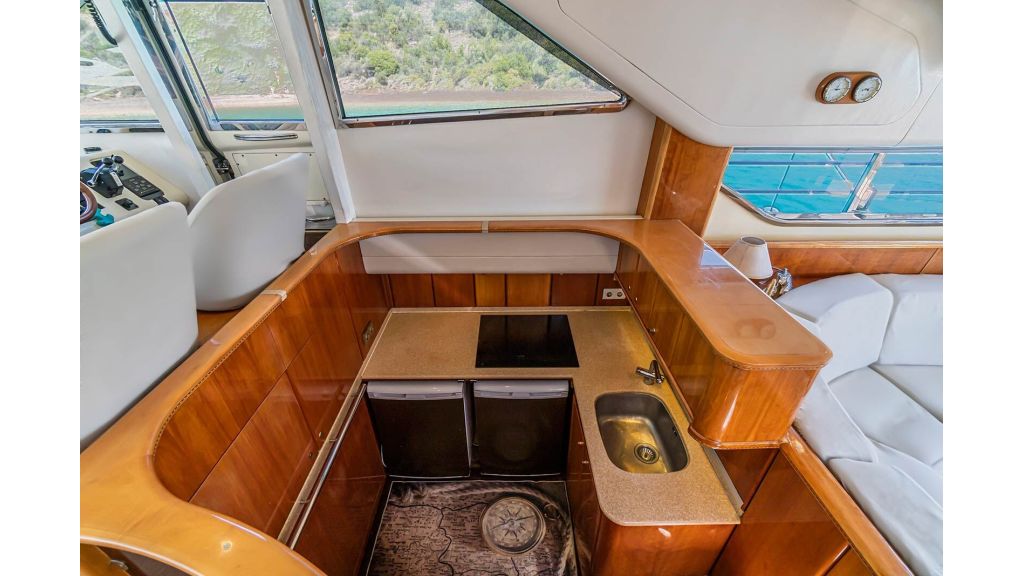 queen of angel motor yacht (519)