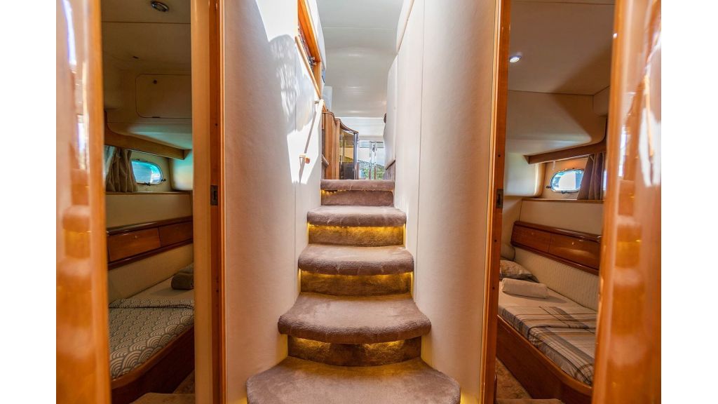 queen of angel motor yacht (521)