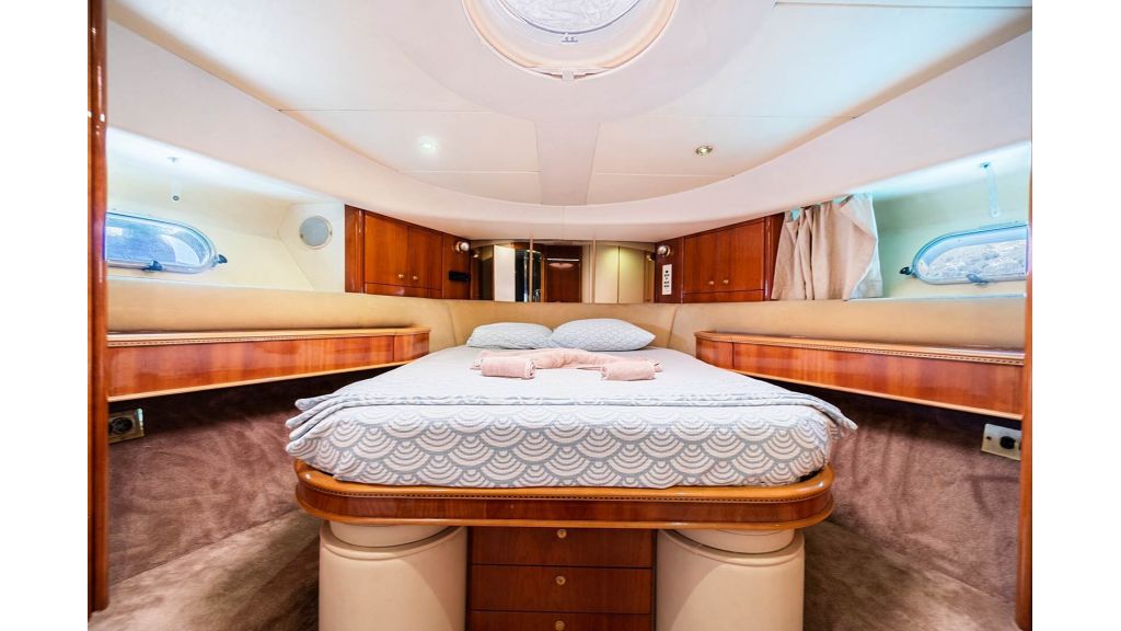 queen of angel motor yacht (522)