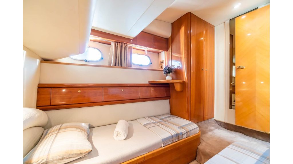 queen of angel motor yacht (527)