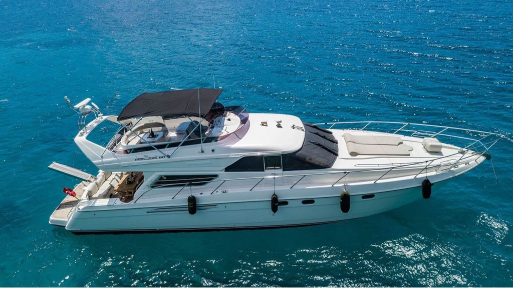 queen of angel motor yacht (530)