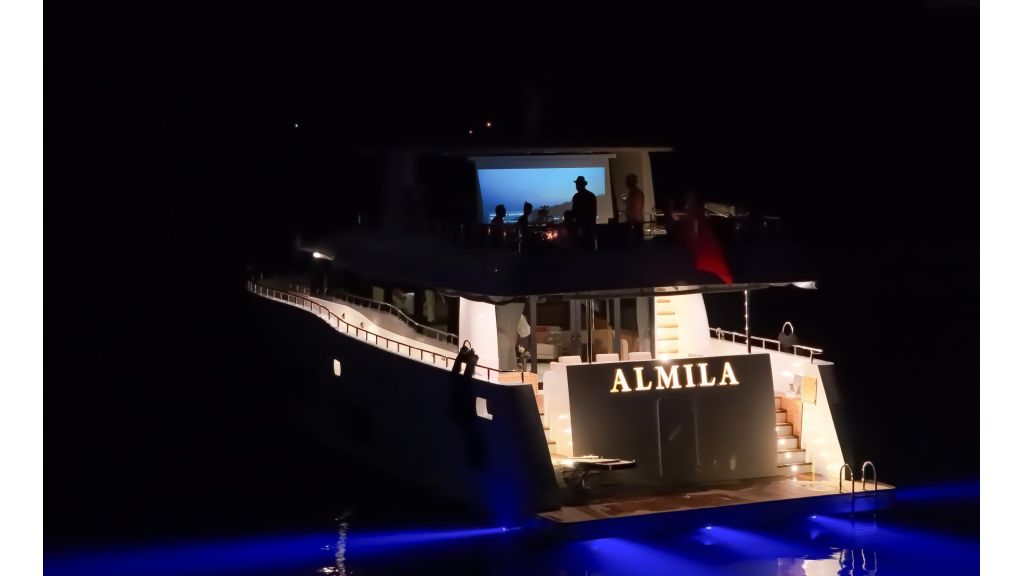 almila (808)