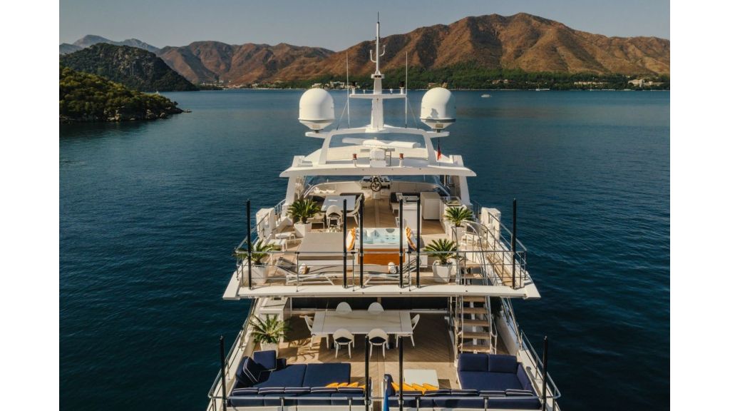 Charisma Motor Yacht (509)