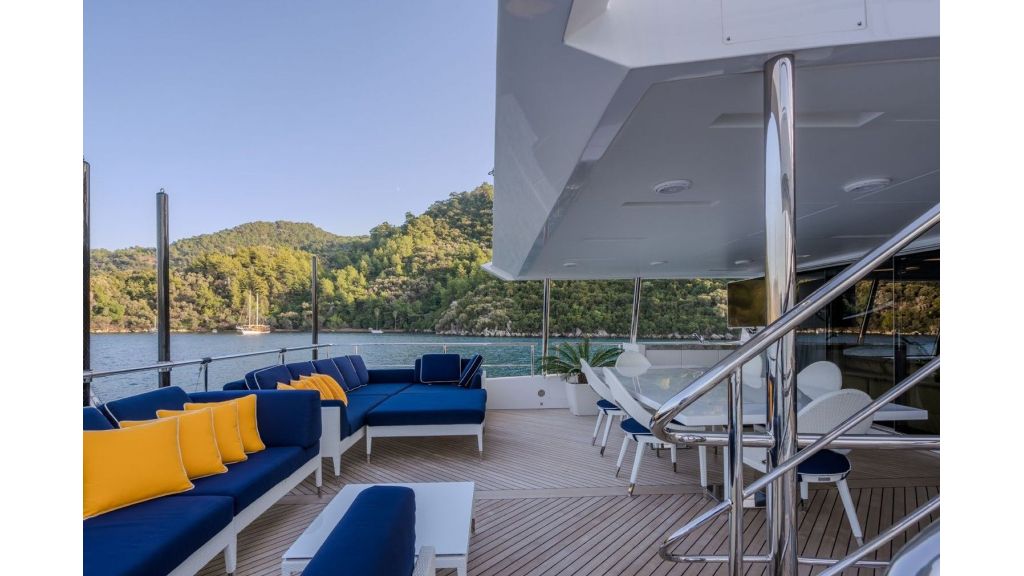 Charisma Motor Yacht (515)