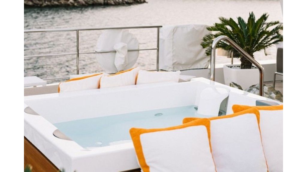 Charisma Motor Yacht (520)