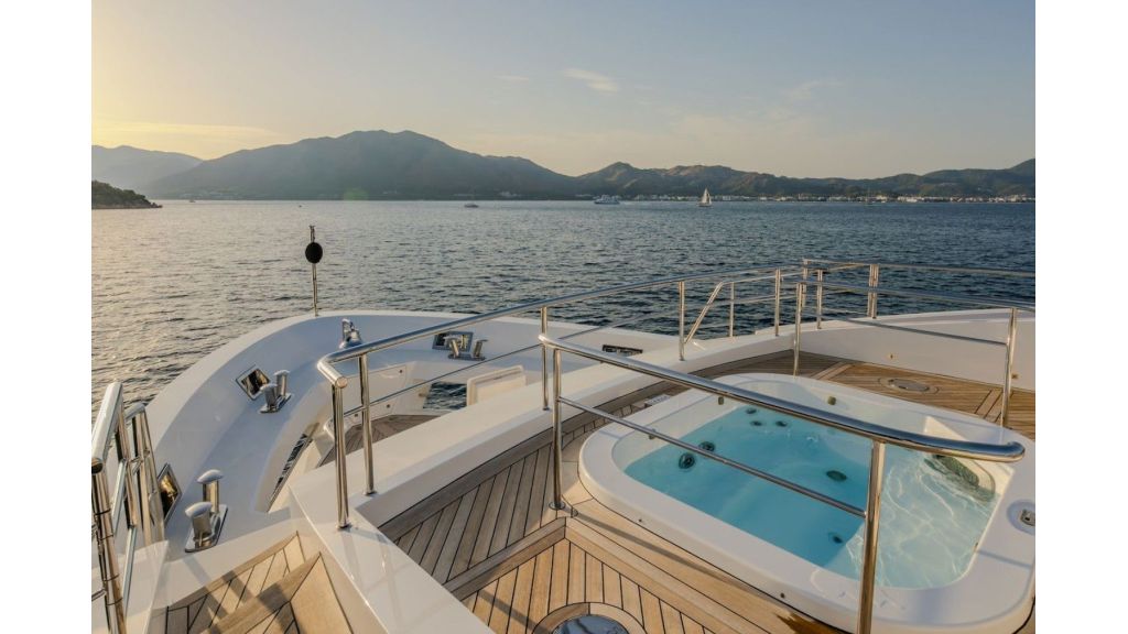 Charisma Motor Yacht (523)