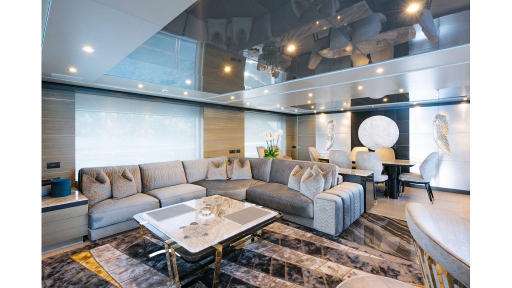 Charisma Motor Yacht (526)