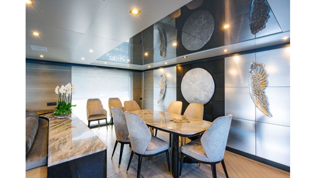 Charisma Motor Yacht (527)