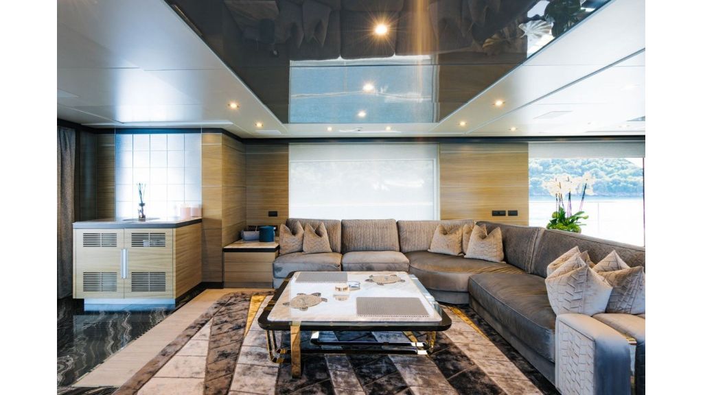 Charisma Motor Yacht (528)