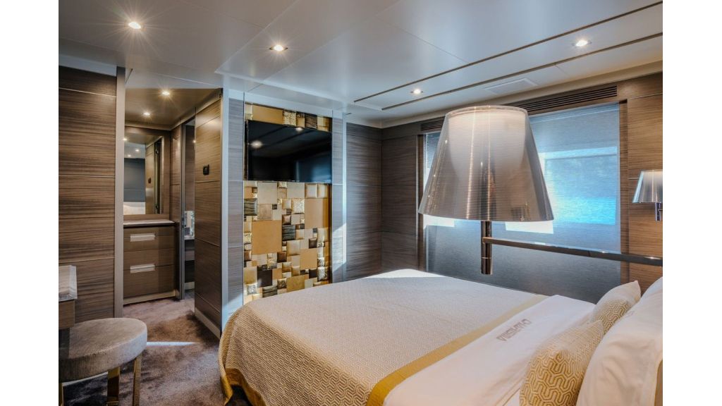 Charisma Motor Yacht (534)