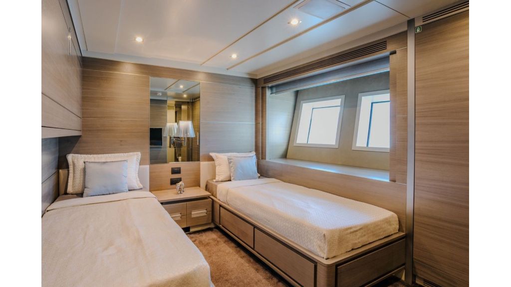 Charisma Motor Yacht (537)