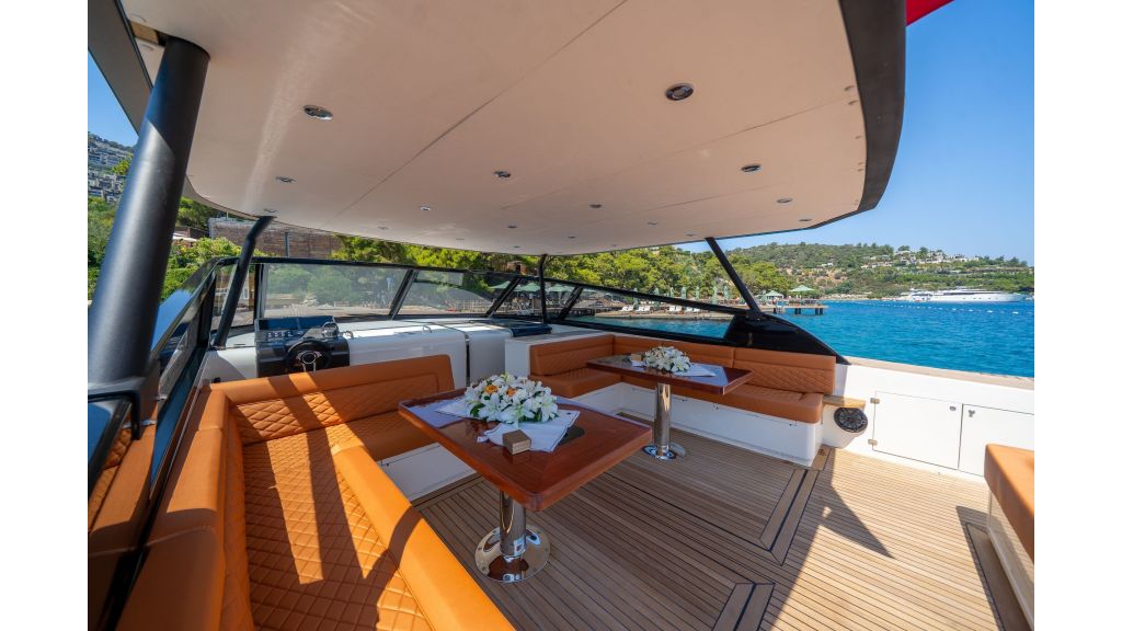 Phantom Motor Yacht (809)