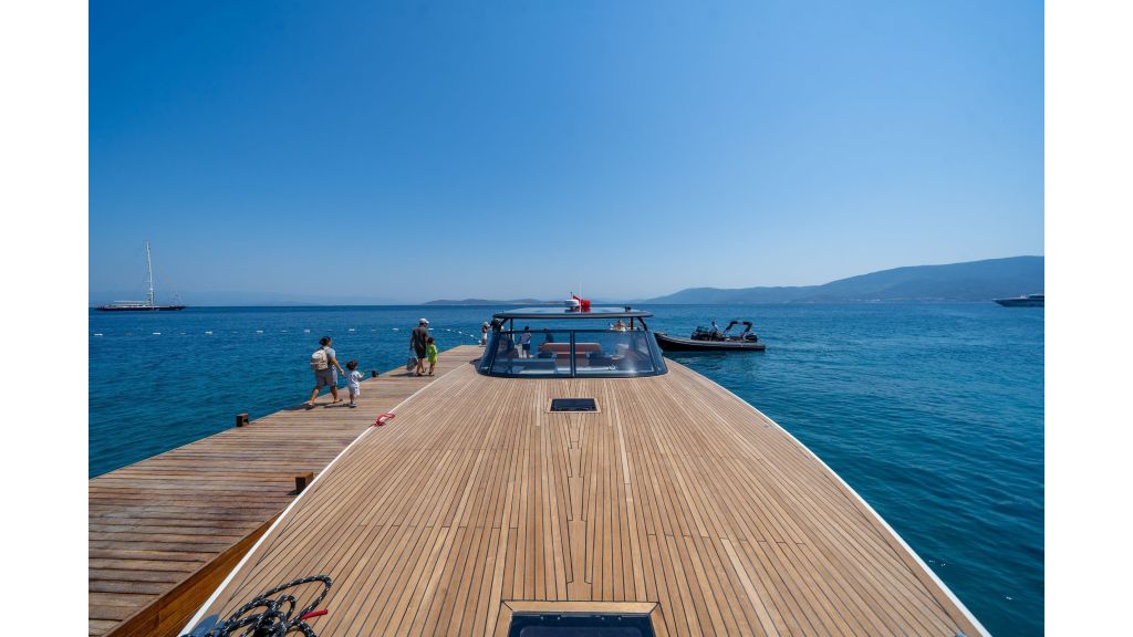 Phantom Motor Yacht (811)