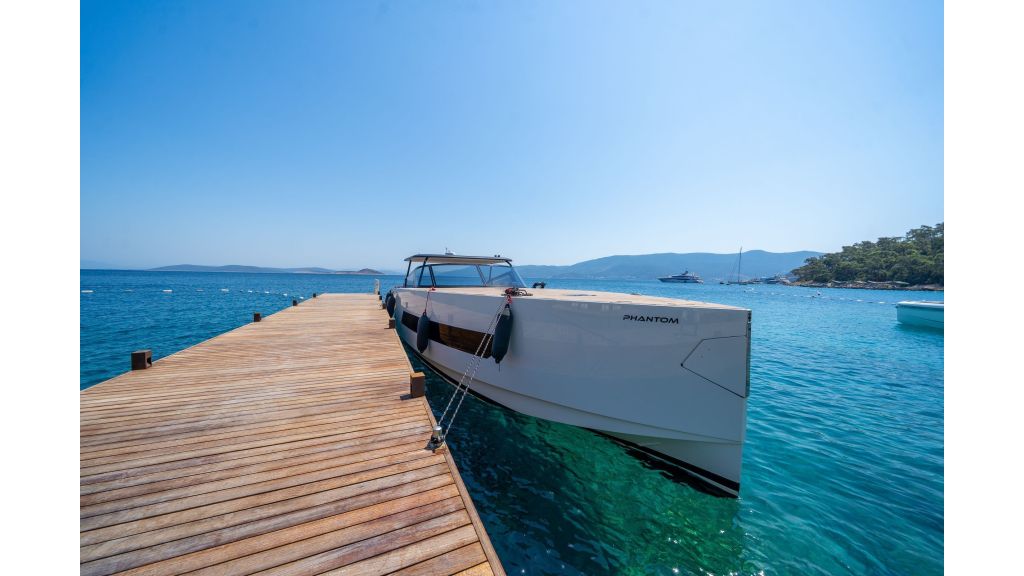 Phantom Motor Yacht (812)