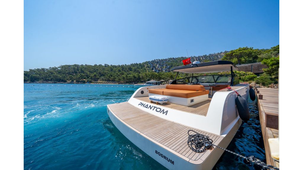 Phantom Motor Yacht (813)