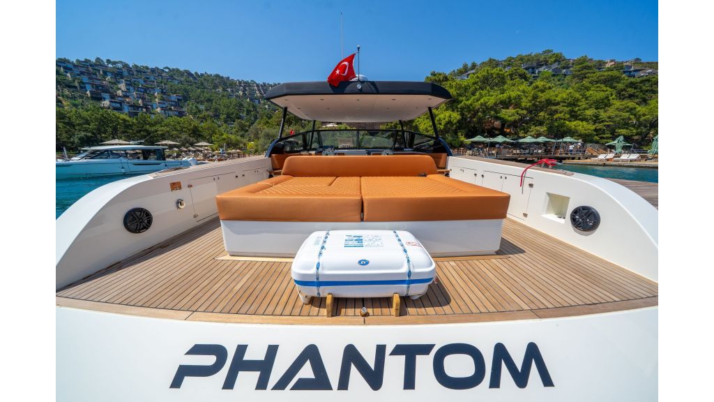 Phantom Motor Yacht (814)