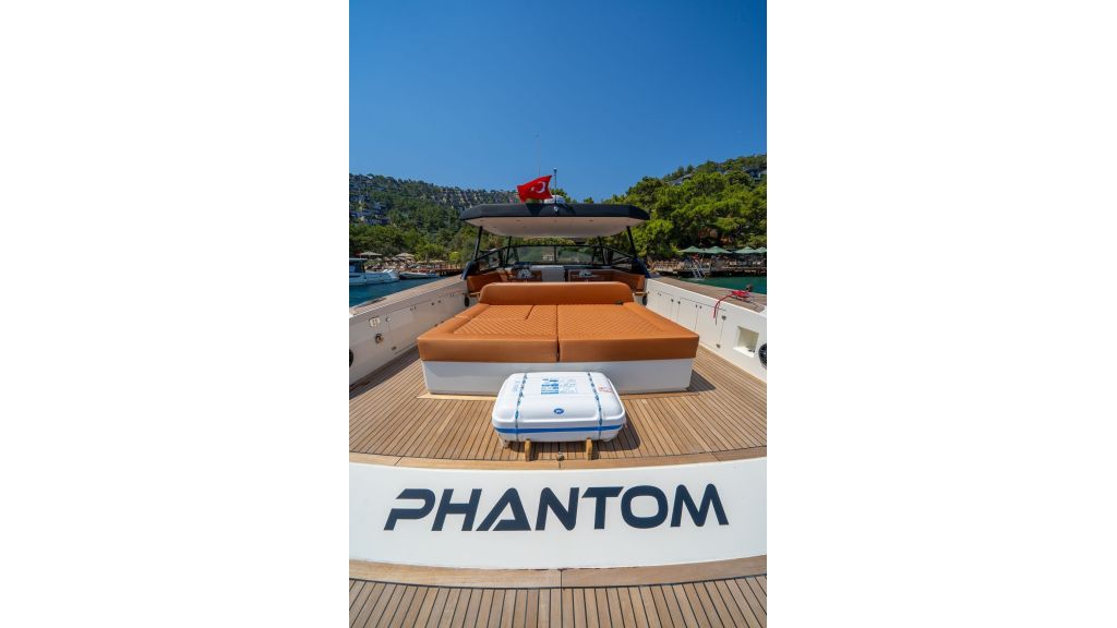 Phantom Motor Yacht (815)