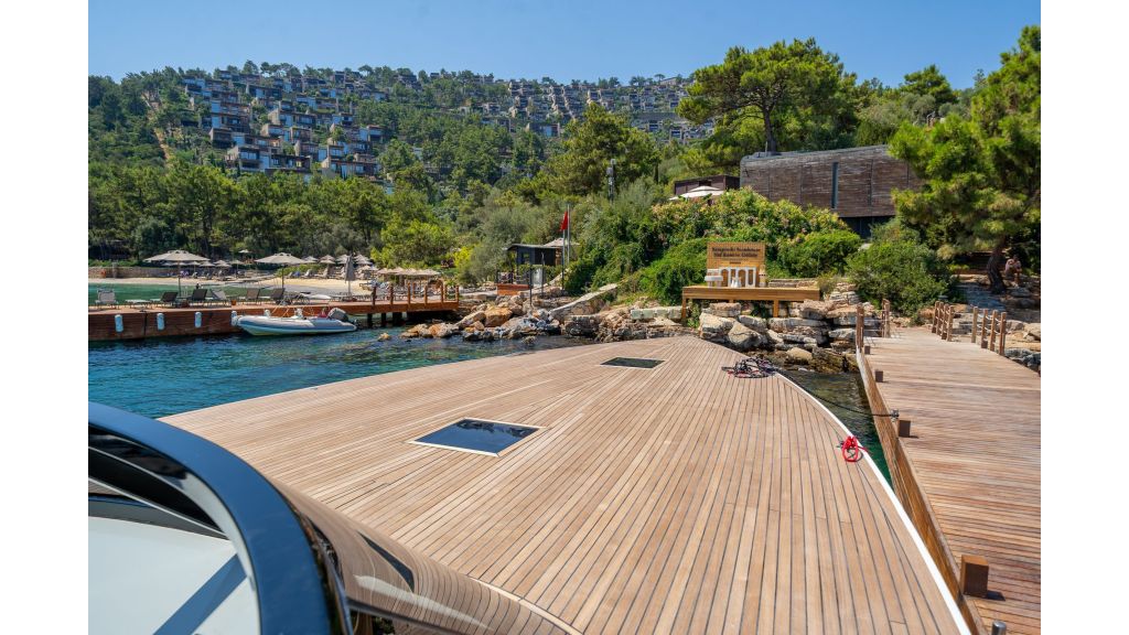 Phantom Motor Yacht (824)